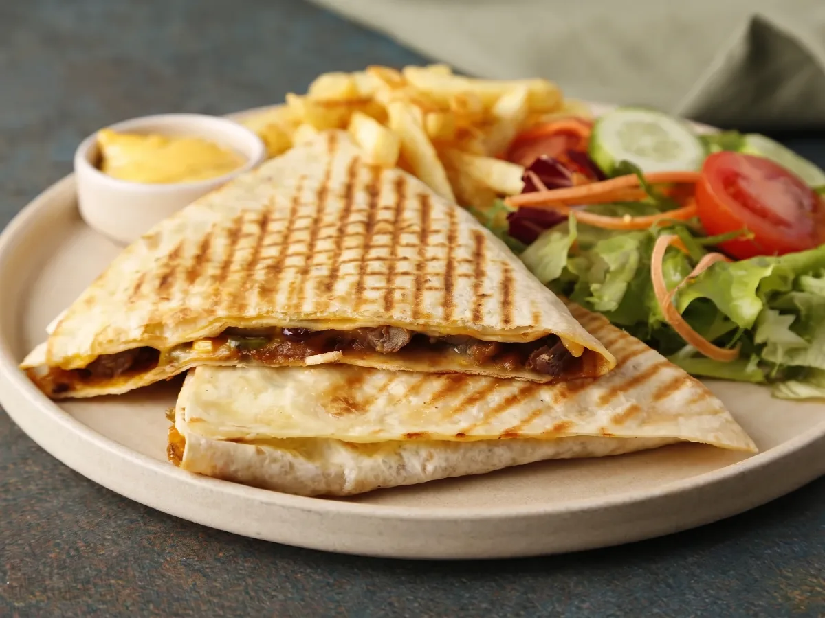 Biftekli Quesadilla