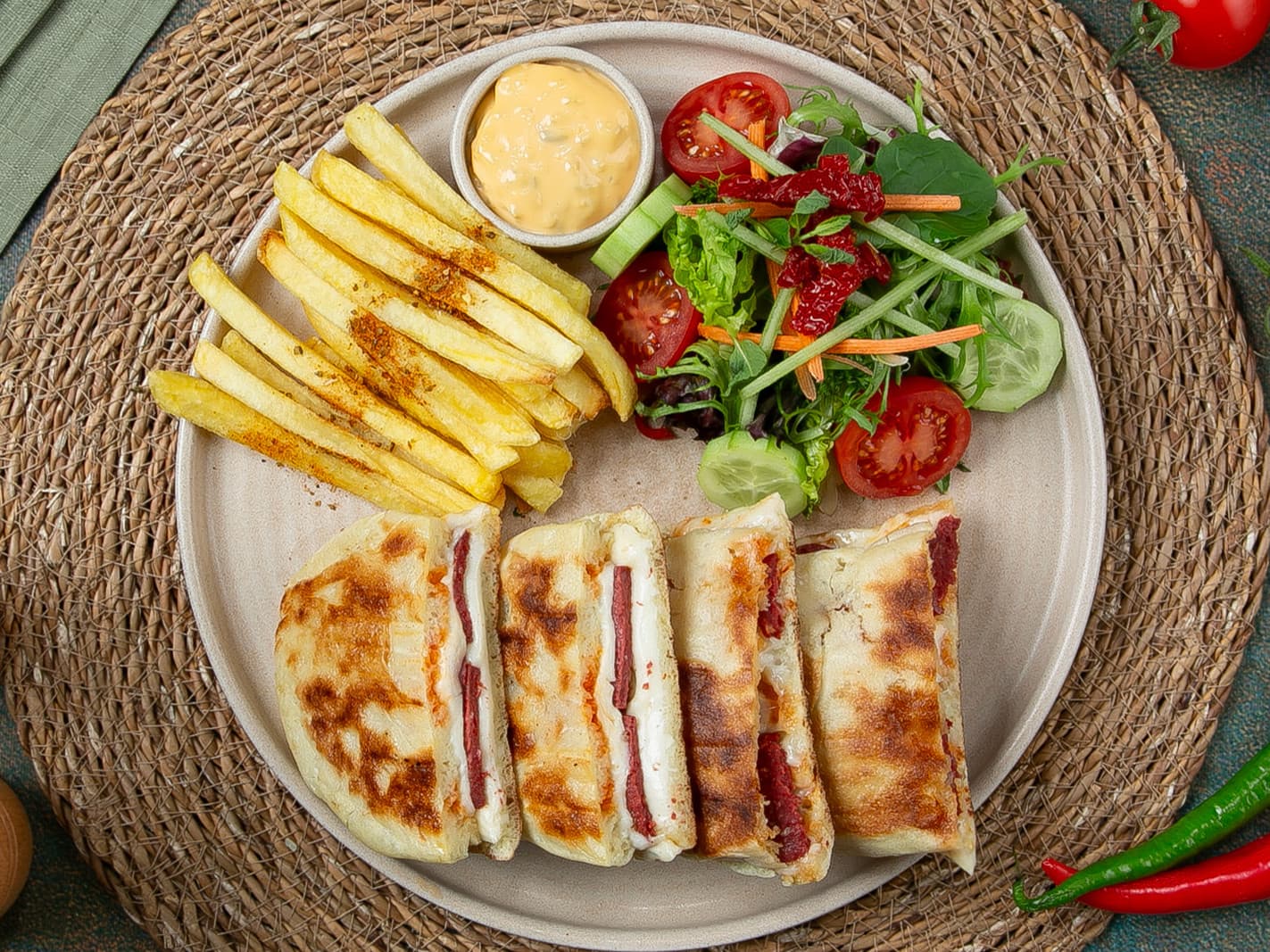Sucuklu Bazlama Tost
