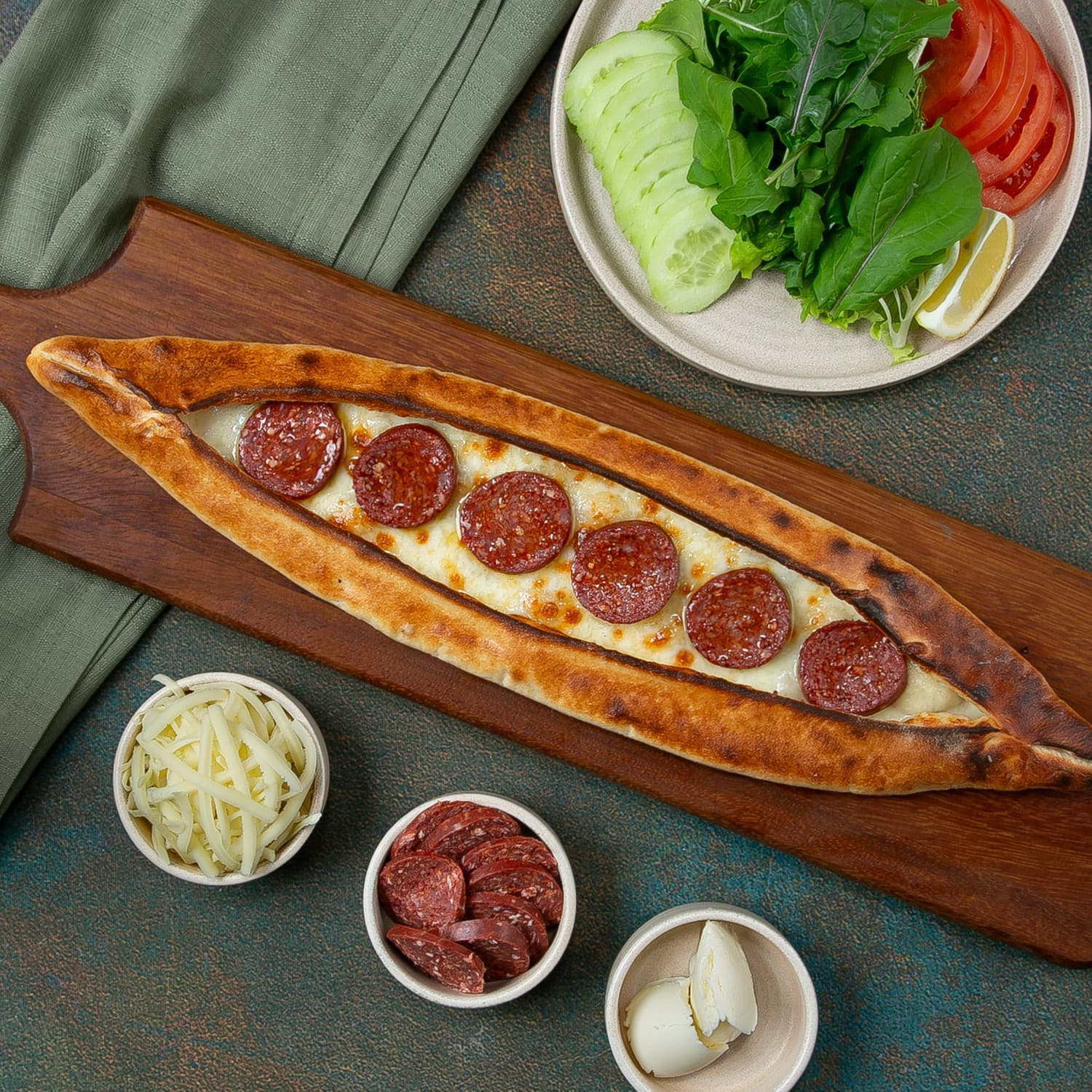 Sucuklu Kaşarlı Pide