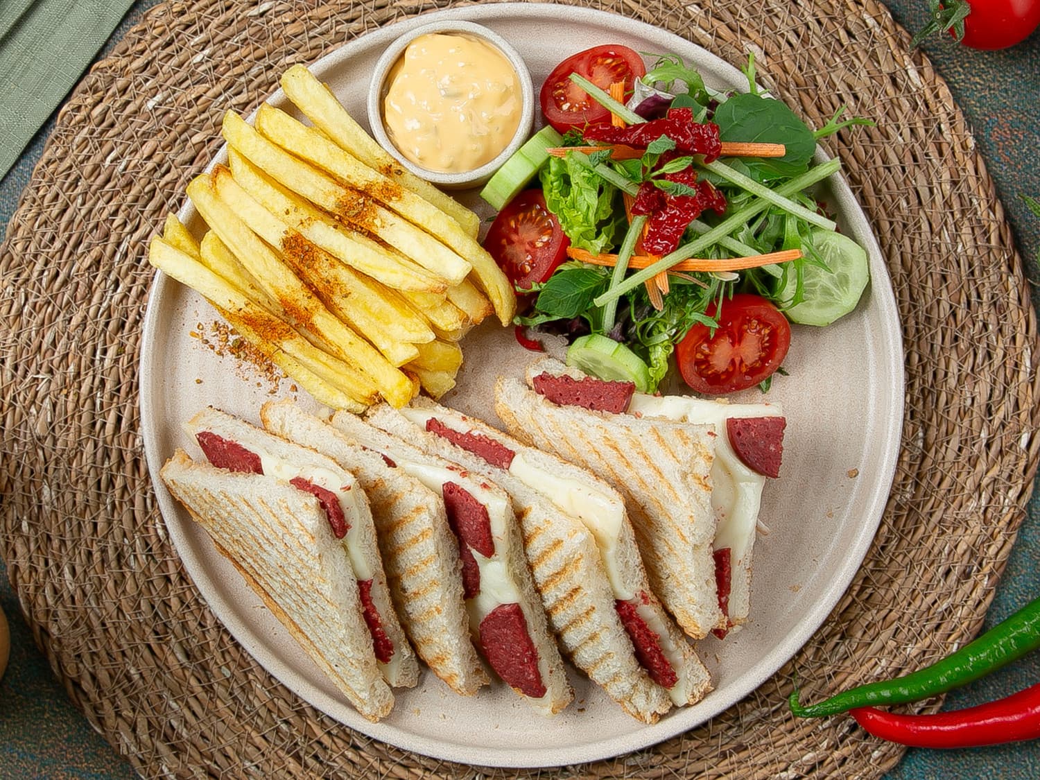 Sucuklu Kaşarlı Tost